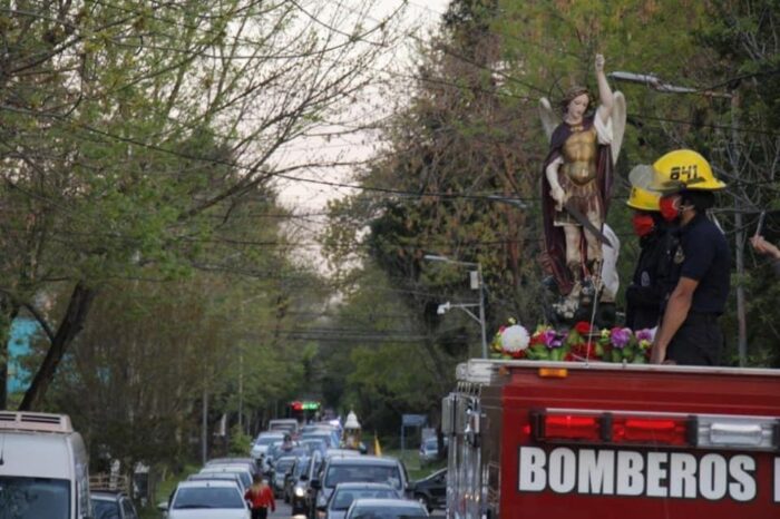 Celebraron en San Miguel las fiestas patronales con una gran procesión en auto