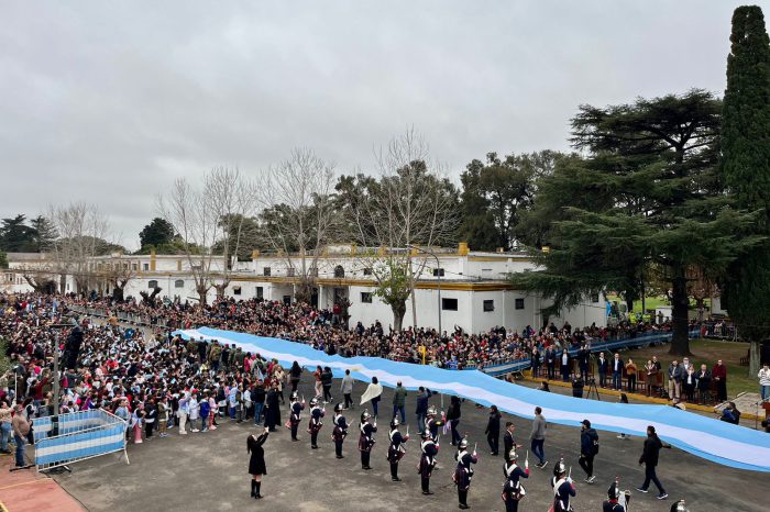 Más de 4.000 alumnos de San Miguel hicieron su promesa a la bandera nacional