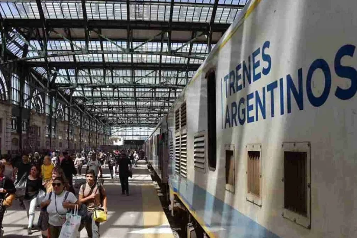 En Casa Rosada aceleran con la privatización de los trenes de pasajeros, tras el anuncio del Belgrano Cargas