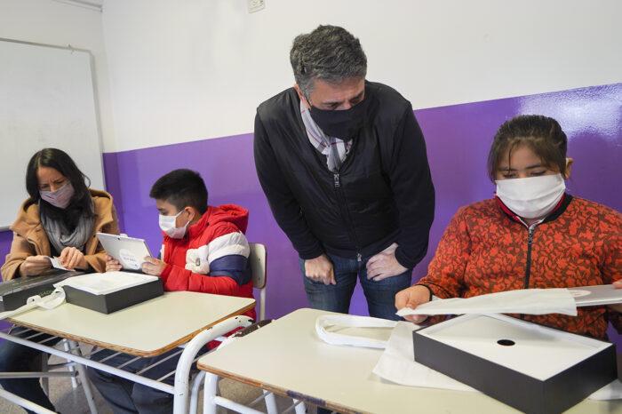 Vicente López presentó el programa de ayuda escolar "Soy Parte Educando"