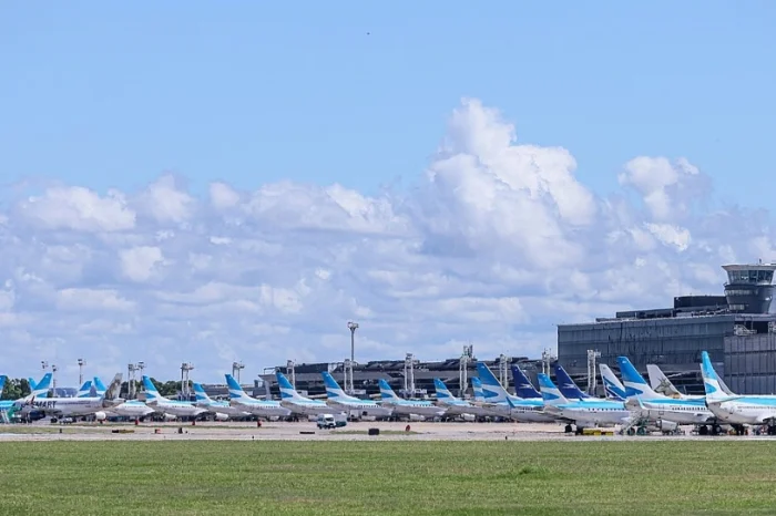 Tras el boicot de los pilotos a Aerolíneas Argentinas, tuvieron que desviar a pasajeros a otras líneas